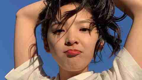 为了突显“甘蔗腿” 章若楠特意多穿一条“秋裤” 效果极A了！！！！